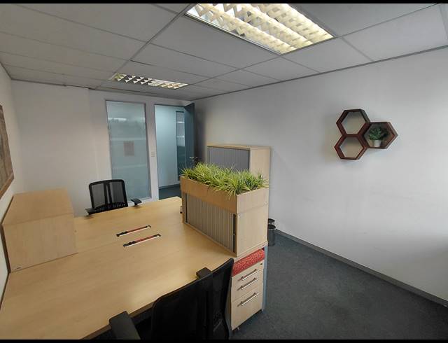 25.30M² OFFICE TO LET IN FOURWAYS